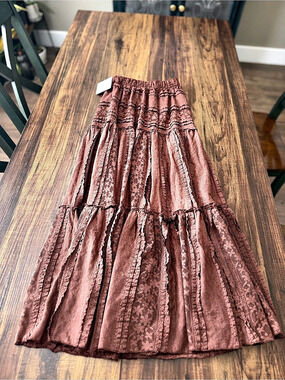 J Gee Floral Maxi Skirt in Brown Size Medium NWT